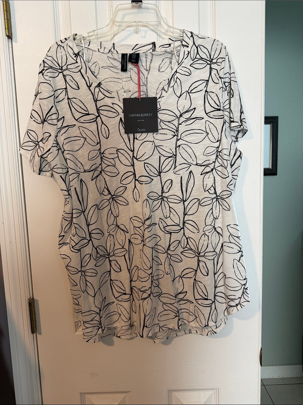 Cynthia Rowley Cream Short-Sleeve Leaf-Print V-Neck Tee